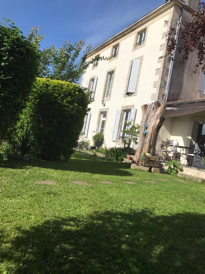 Chez Guilem Bed & Breakfast Saint-Maixent-l'Ecole Exterior photo