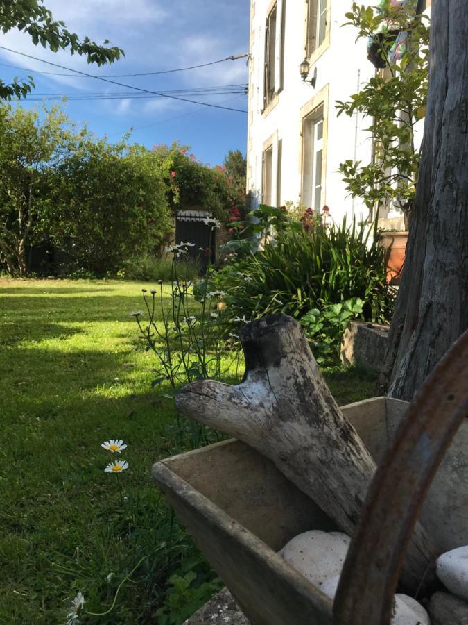 Chez Guilem Bed & Breakfast Saint-Maixent-l'Ecole Exterior photo
